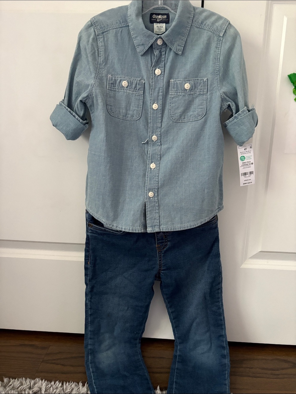 OshKosh B'gosh 4TLight blue Chambray Button-Up Shirt & Cat/Jack elastic jeans 5T